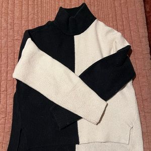 Abercrombie & Fitch Sweater Size L Black and White